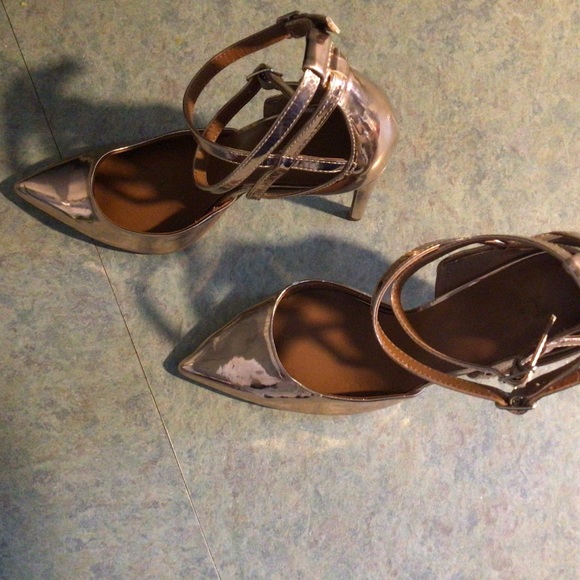 Ladies Heels by Halston. Vegan Leather Copper Color. - Picture 4 of 10